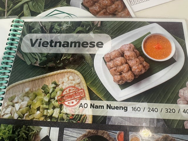 Dọc đường SEA Games 33: Nem Nueng - biến tấu nem nướng Việt tại Thái Lan- Ảnh 3.