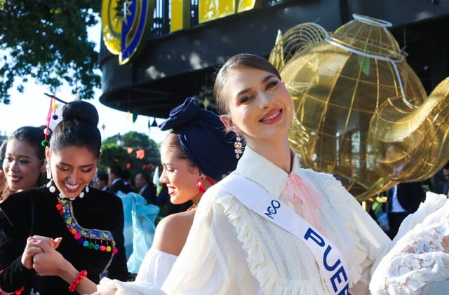 Da Lats gator är färgglada med 80 skönhetsdrottningar som paraderar i tekarnevalen - Foto 18. Đường phố Đà Lạt rực rỡ sắc màu cùng 80 hoa hậu diễu hành Tea Carnival- Ảnh 18.