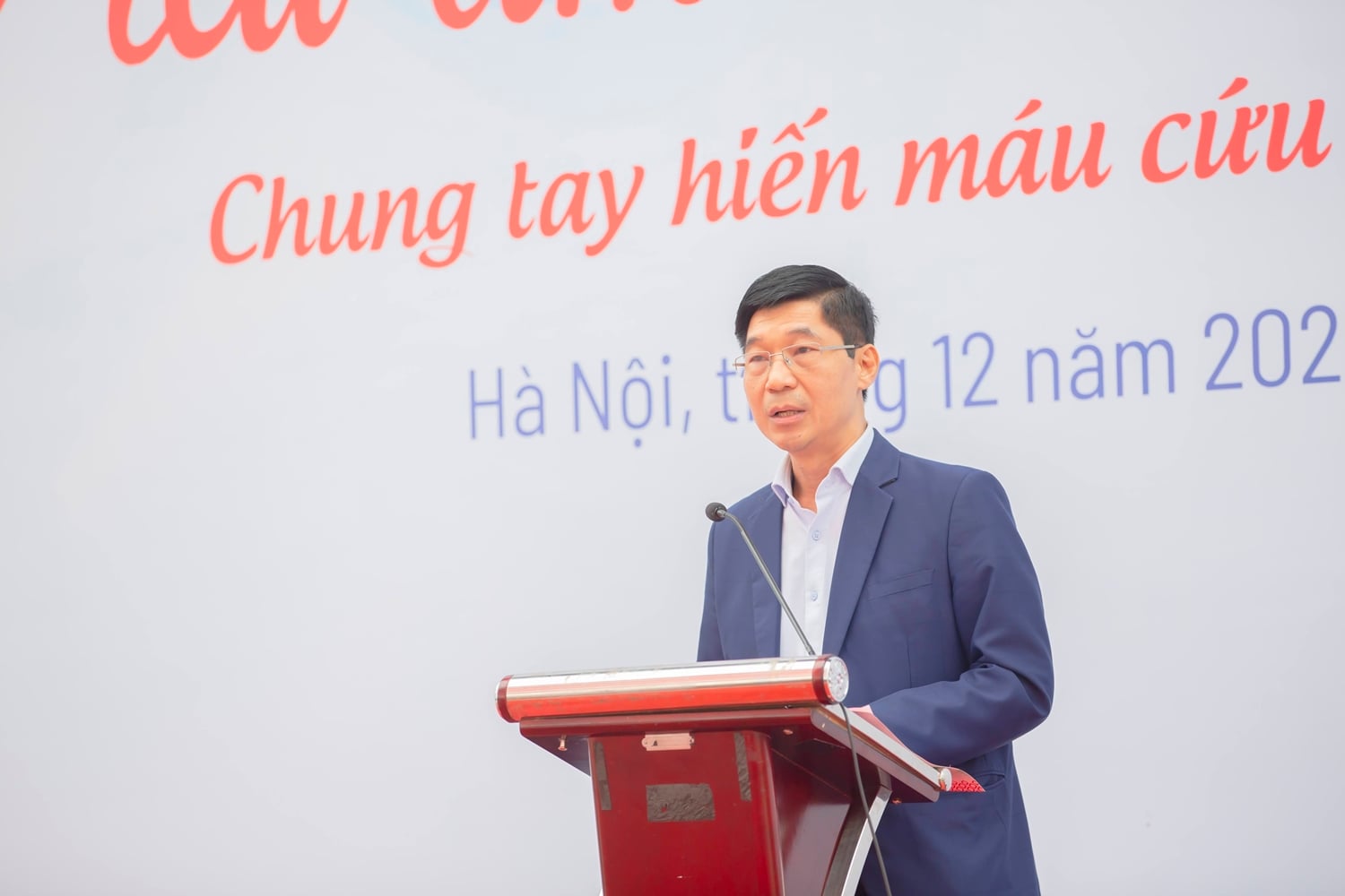 Hàng nghìn 'trái tim tình nguyện' hiến máu để đảm bảo nguồn máu cho điều trị cuối năm- Ảnh 1.