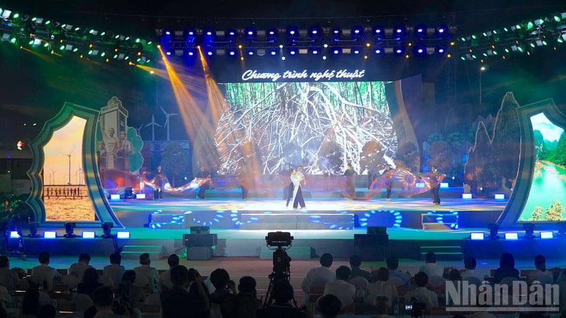 Konstprogram vid firandet.