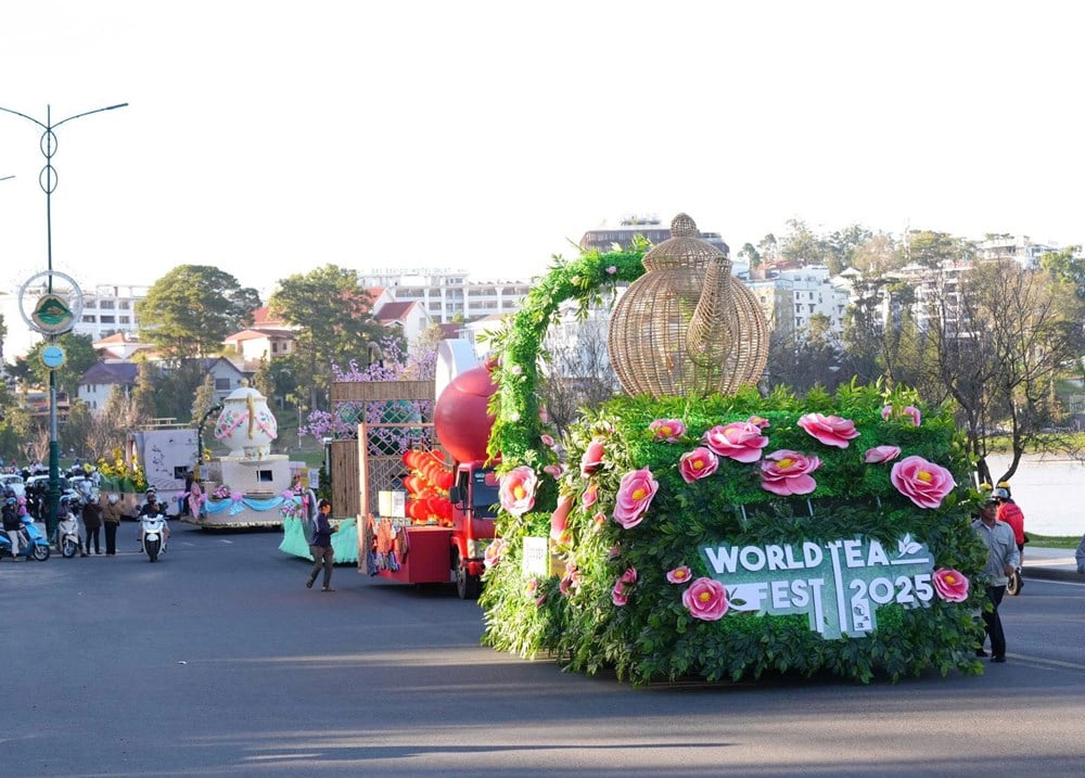 De straten van Da Lat zijn kleurrijk voor het Internationale Theefestival van 2025 - foto 6
