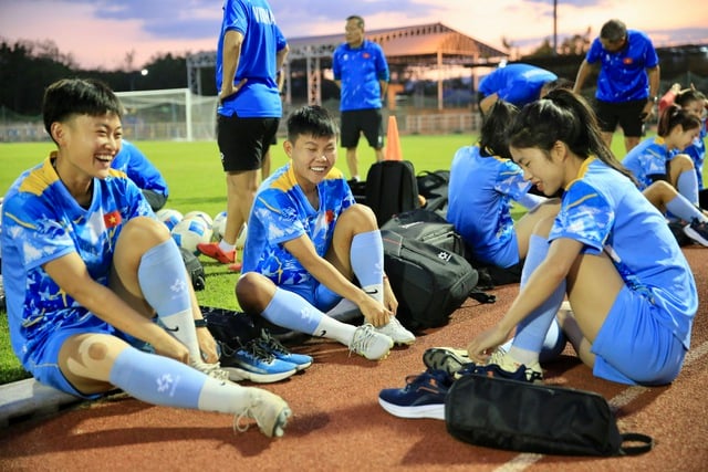 Vietnams damlandslags matchschema är mycket hett idag: Släpper lös speciella 'vapen', fast beslutna att vinna mot Filippinerna - Foto 2. Lịch thi đấu đội tuyển nữ Việt Nam rất nóng hôm nay: Tung ‘vũ khí’ đặc biệt, quyết thắng Philippines- Ảnh 2.