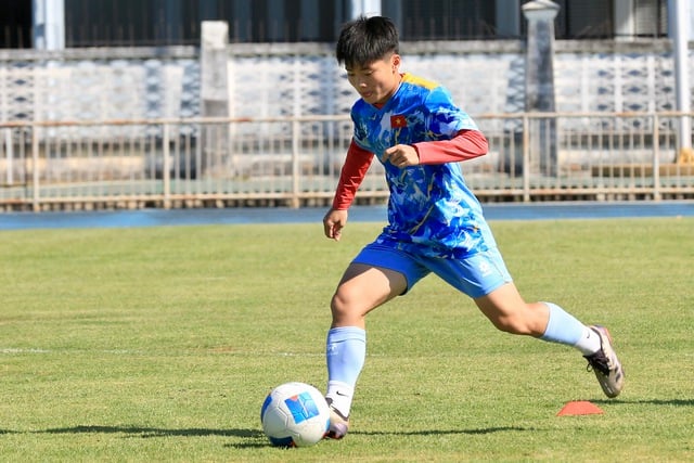 Vietnams damlandslags matchschema är mycket hett idag: Släpper lös speciella 'vapen', fast beslutna att vinna mot Filippinerna - Foto 6. Lịch thi đấu đội tuyển nữ Việt Nam rất nóng hôm nay: Tung ‘vũ khí’ đặc biệt, quyết thắng Philippines- Ảnh 6.