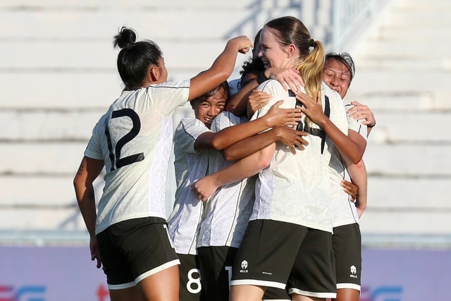 Indonésie zvítězila v napínavém obratu proti Singapuru: Kdo bude soupeřem vietnamského ženského týmu v semifinále? - Foto 4. Indonesia thắng ngược nghẹt thở Singapore: Lộ diện đối thủ của đội tuyển nữ Việt Nam ở bán kết?- Ảnh 4.