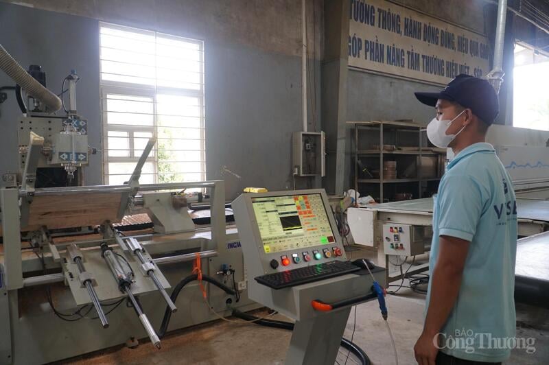 ພາຍຫຼັງ 2 ເທື່ອໄດ້ຮັບທຶນໜູນຊ່ວຍສົ່ງເສີມອຸດສາຫະກຳ, ຄຳສັ່ງ ແລະ ລາຍຮັບຂອງວິສາຫະກິດຫວຽດນາມ ໄດ້ເພີ່ມຂຶ້ນຢ່າງບໍ່ຢຸດຢັ້ງ.