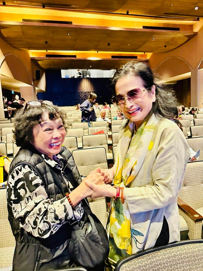 Künstlerin Bich Tra bringt Liebe in die Musiknacht „Lichtstrahlen einer neuen Sonne“ - Foto 3.