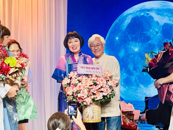 Künstlerin Bich Tra bringt Liebe in die Musiknacht „Lichtstrahlen einer neuen Sonne“ - Foto 4.