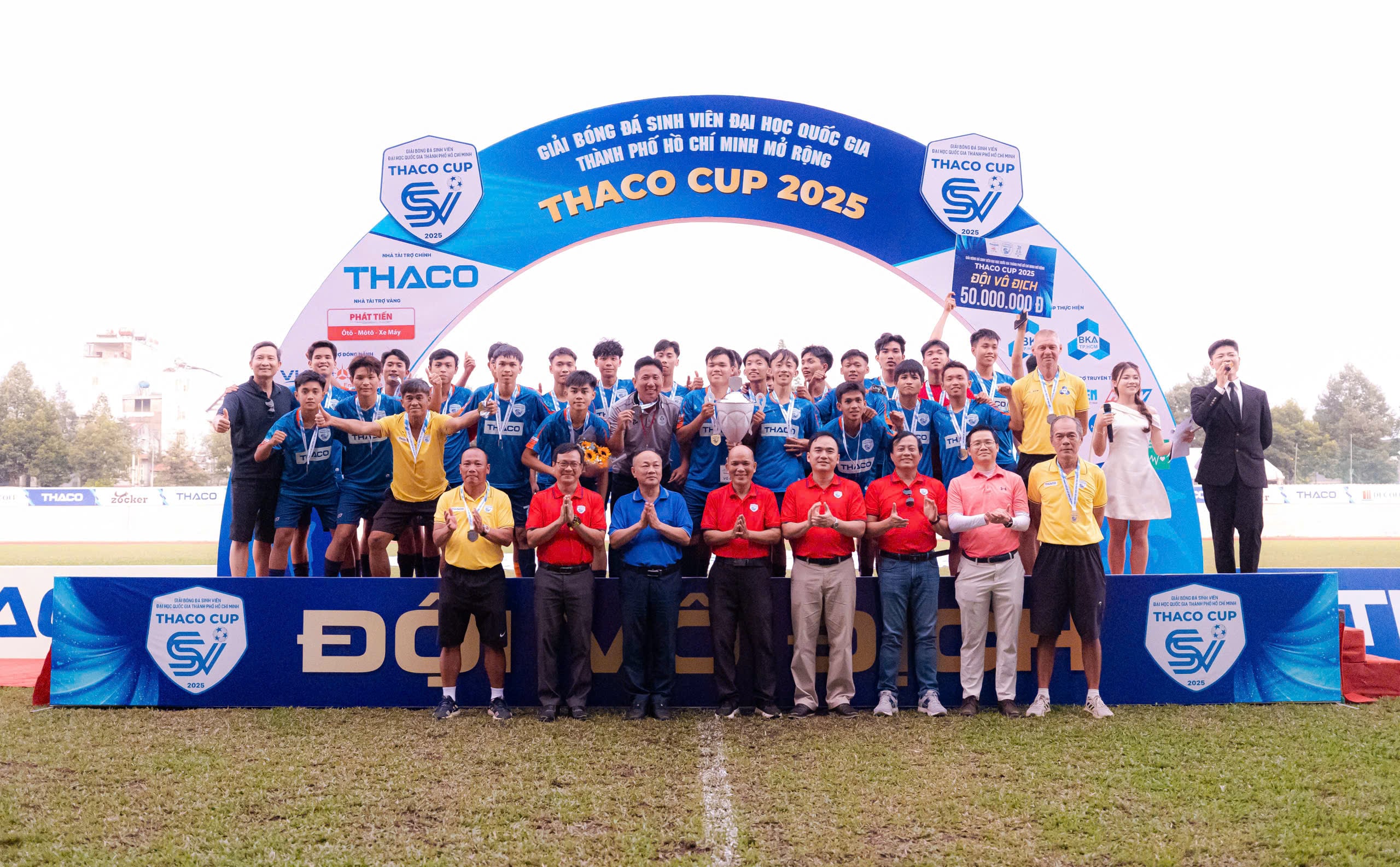 Chiến thắng nghẹt thở, Trường ĐH Bách khoa lần thứ 2 vô địch THACO CUP- Ảnh 1.