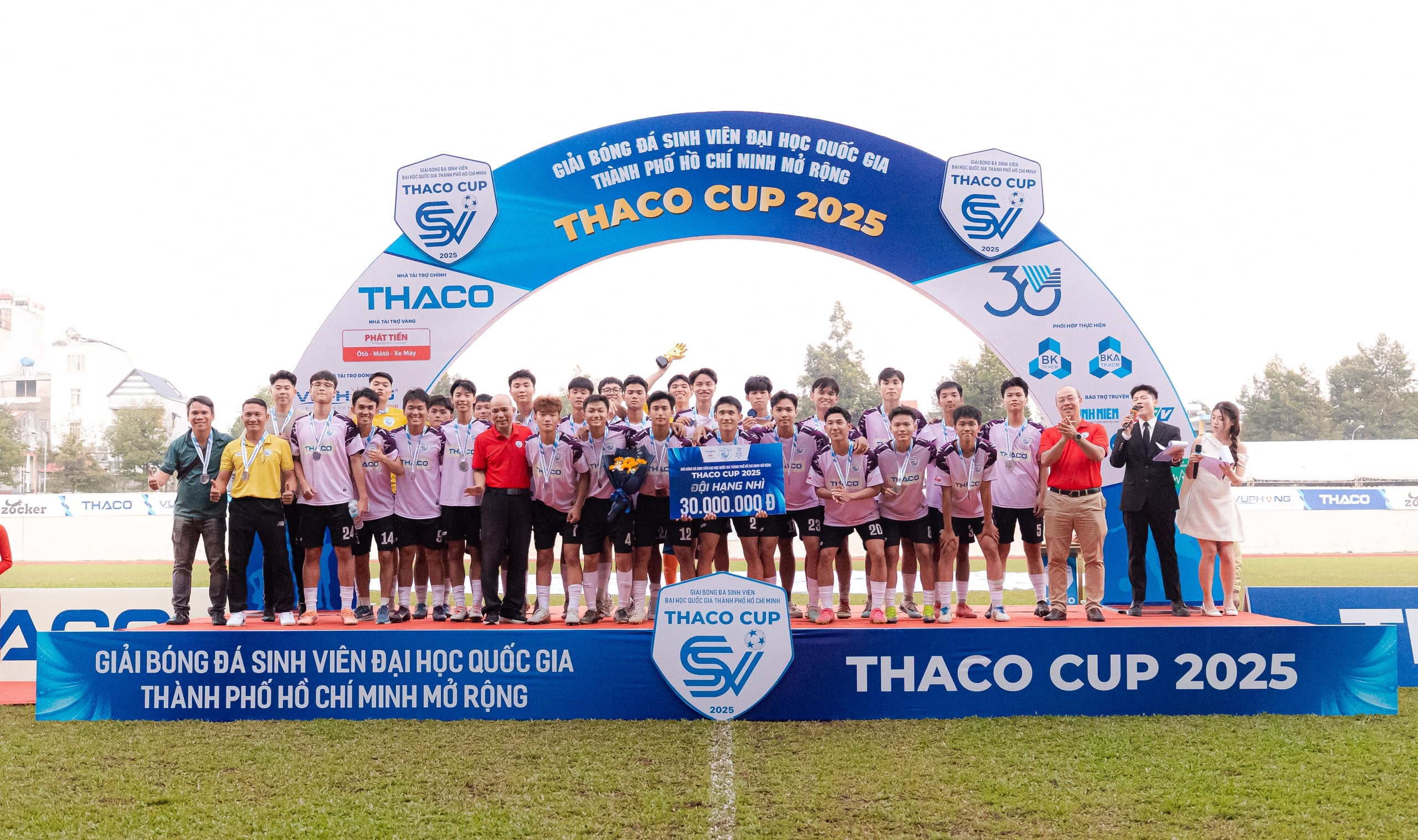 Chiến thắng nghẹt thở, Trường ĐH Bách khoa lần thứ 2 vô địch THACO CUP- Ảnh 2.
