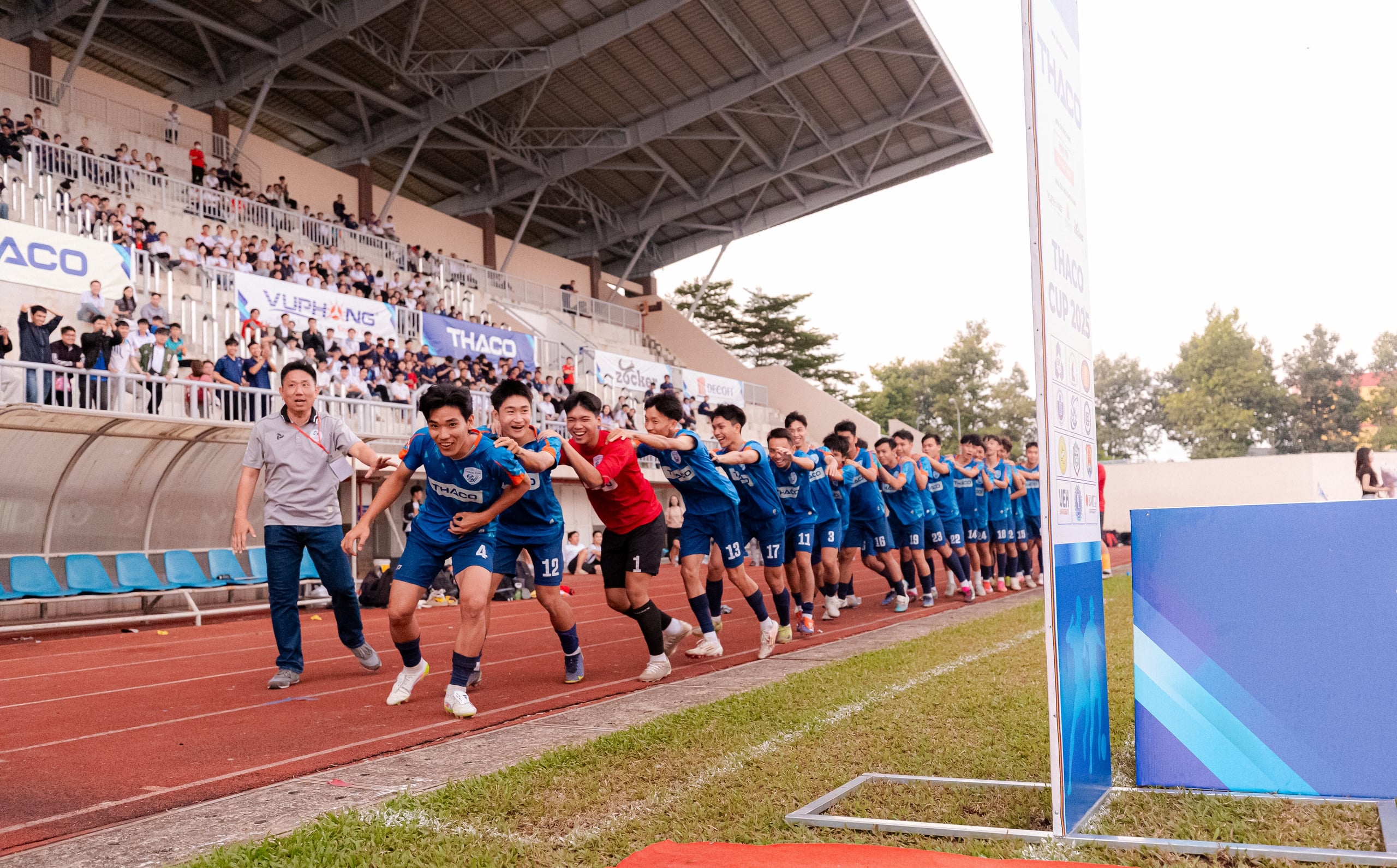 Chiến thắng nghẹt thở, Trường ĐH Bách khoa lần thứ 2 vô địch THACO CUP- Ảnh 7.