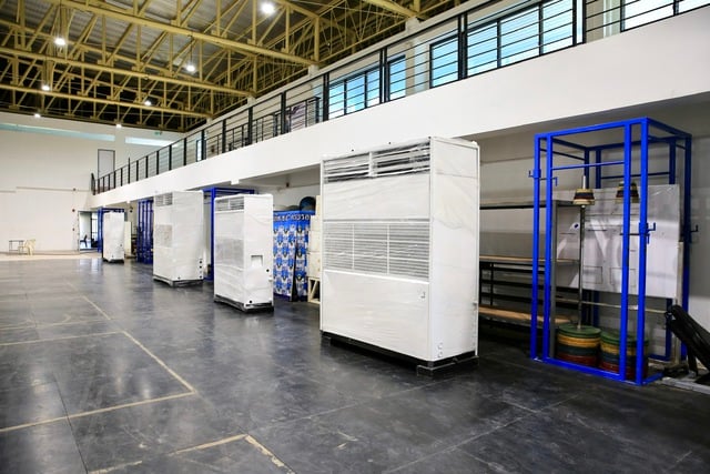 Ngổn ngang nhà thi đấu Cử tạ và Teqball trước giờ khởi tranh SEA Games 33- Ảnh 1.