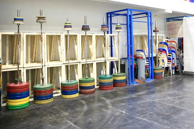 Ngổn ngang nhà thi đấu Cử tạ và Teqball trước giờ khởi tranh SEA Games 33- Ảnh 2.