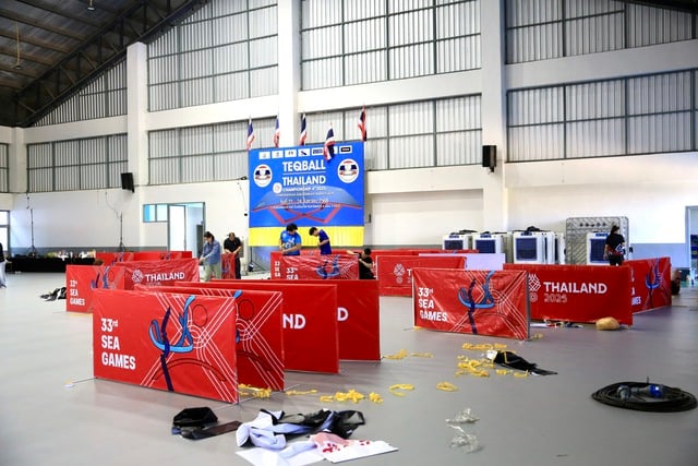 Ngổn ngang nhà thi đấu Cử tạ và Teqball trước giờ khởi tranh SEA Games 33- Ảnh 7.