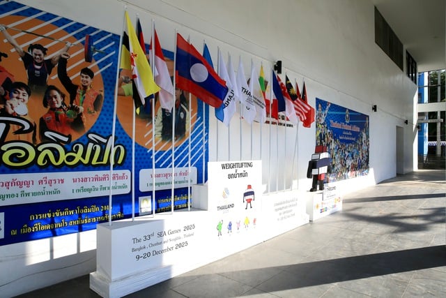 Ngổn ngang nhà thi đấu Cử tạ và Teqball trước giờ khởi tranh SEA Games 33- Ảnh 9.