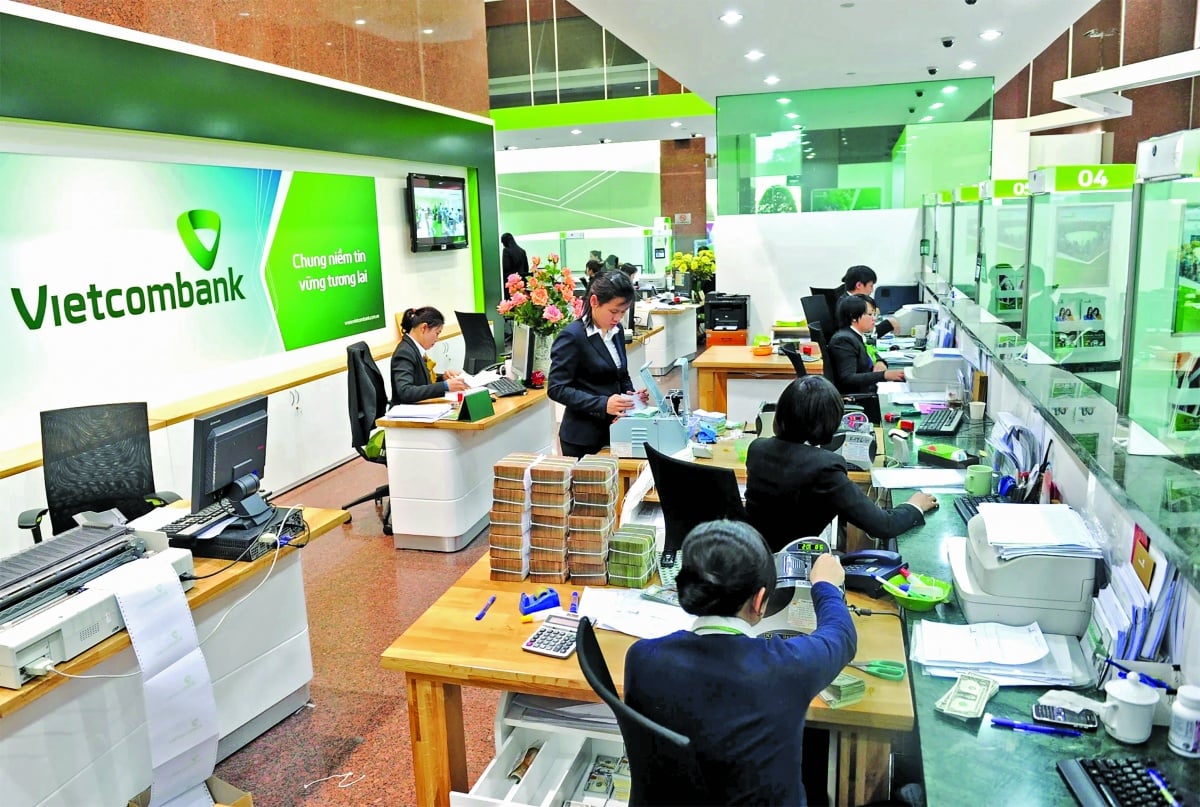 Vietcombank може незабаром випустити акції, щоб збільшити свій статутний капітал до понад 100 000 мільярдів донгів. Vietcombank có thể sớm phát hành cổ phiếu để tăng vốn điều lệ lên trên 100.000 tỷ đồng
