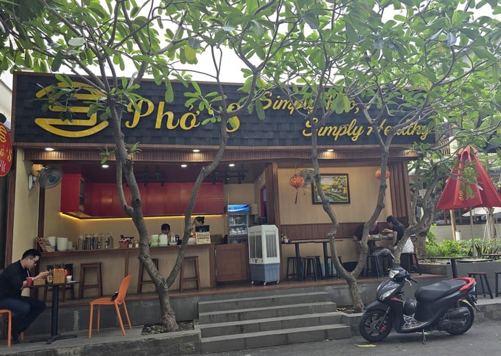 Giữa khu Thảo Điền đáng sống nhất thế giới có một Phở 'S thơm, bổ dưỡng từ sâm Ngọc Linh - Ảnh 4.