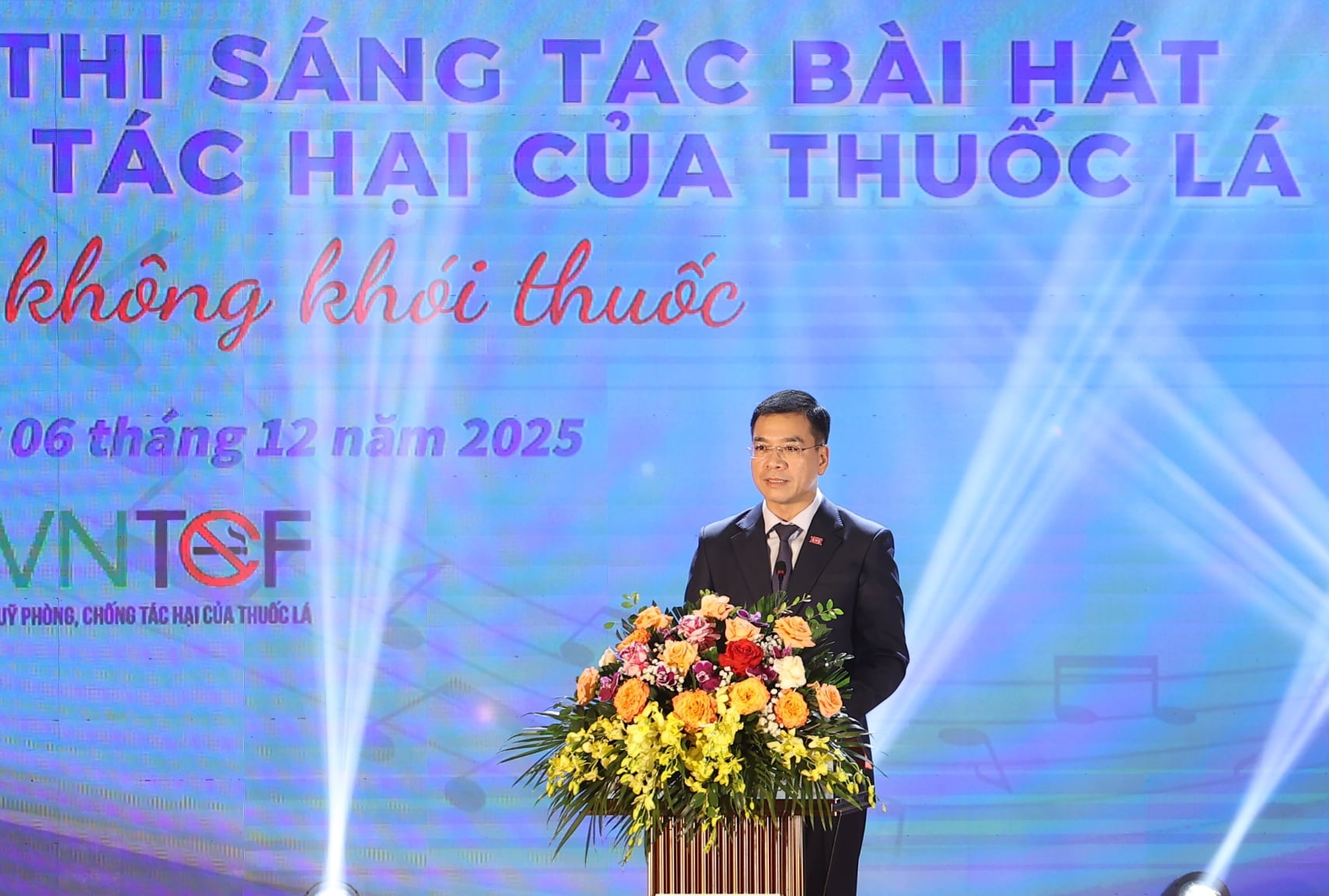 Uctění hudebních skladeb, které šíří poselství o prevenci škodlivých účinků tabáku - Foto 1. Tôn vinh những sáng tác âm nhạc lan toả thông điệp phòng chống tác hại của thuốc lá- Ảnh 1.