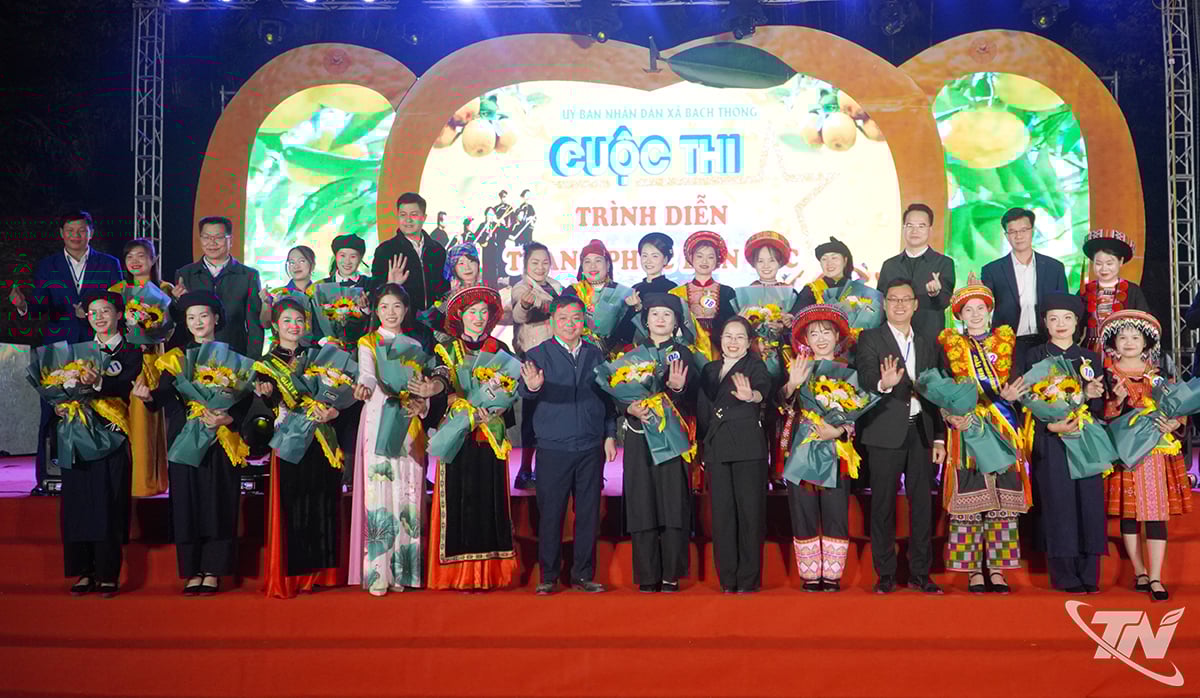 Awarding ceremony of the National Costume Show contest.