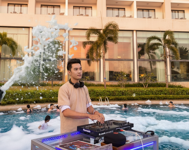 Von der Perleninsel bis zum Felsplateau: Interessante Geschichten aus der Weihnachtszeit Từ đảo ngọc đến cao nguyên đá, câu chuyện mùa lễ hội cuối năm thú vị- Ảnh 7.