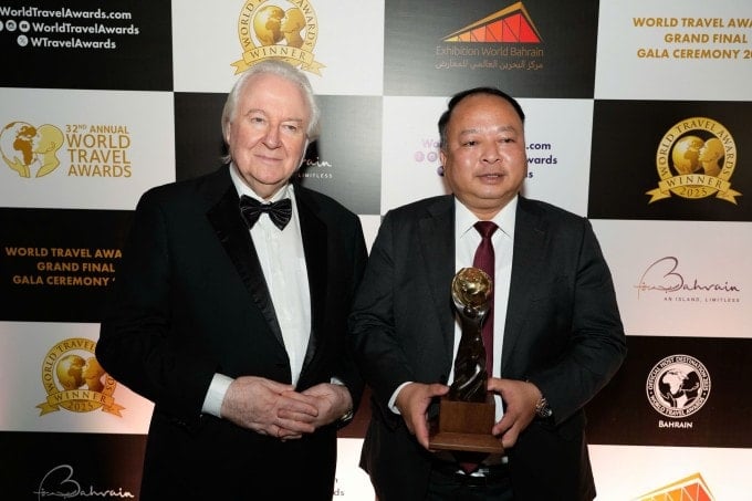 Herr Phan Huy Ngoc, ordförande för Tuyen Quangs provinsiella folkkommitté, mottog WTA-priset.