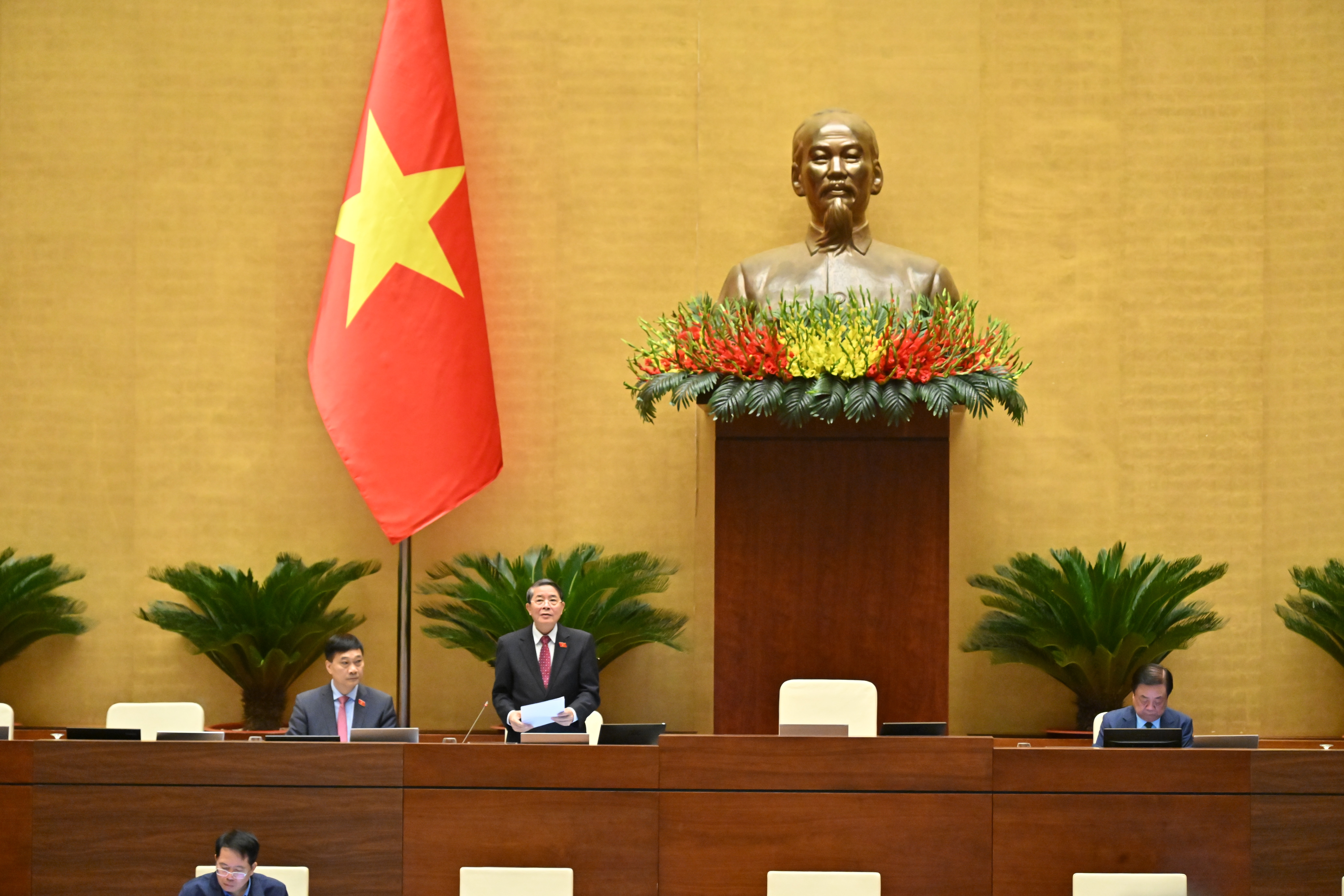 Naib Pengerusi Dewan Negara Nguyen Duc Hai mempengerusikan mesyuaratVQK_2186