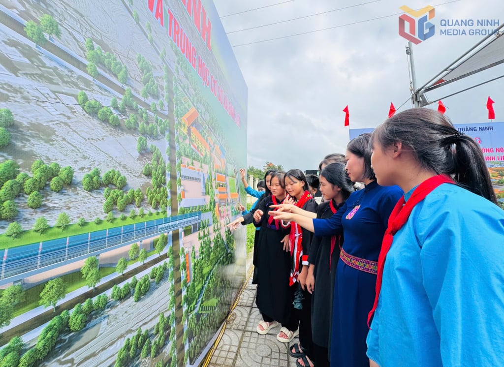 Profesorii și elevii din comuna Binh Lieu sunt entuziasmați de noua școală care urmează să fie construită.