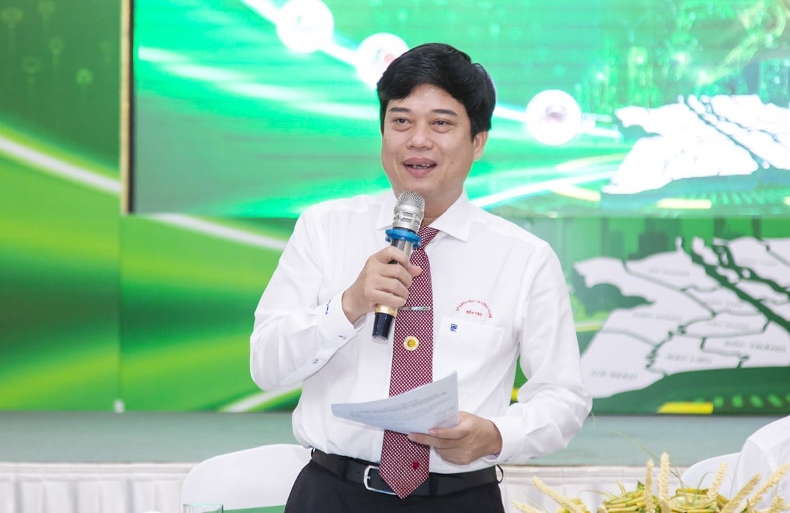 ທ່ານ ລຳວັນເຕີນ, ຫົວໜ້າພະແນກກະສິກຳ ແລະ ສິ່ງແວດລ້ອມ ແຂວງ ວິ້ງລອງ. ພາບ: ເລຮົ່ງ. Ông Lâm Văn Tân, Giám đốc Sở Nông nghiệp và Môi trường tỉnh Vĩnh Long. Ảnh: Lê Hùng.