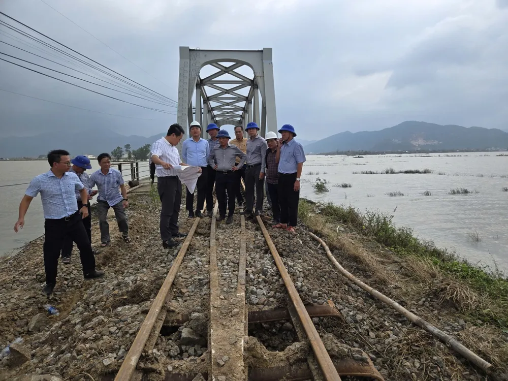 Authorities assess damage to railway infrastructure in the South Central region