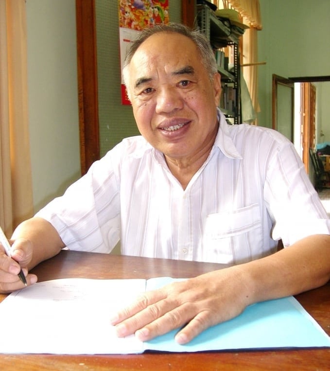 Профессор Нгуен Ван Луат — первопроходец, предложивший идею создания сверхраннего сорта риса для дельты Меконга. Фото: Ле Хоанг Ву. GS Nguyễn Văn Luật là người tiên phong đề ra ý tưởng giống lúa cực sớm cho ĐBSCL. Ảnh: Lê Hoàng Vũ.