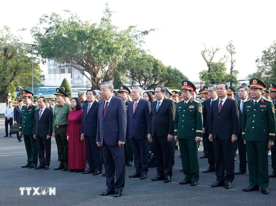Tổng Bí thư Tô Lâm dâng hương tưởng niệm các Anh hùng liệt sĩ Quân khu 9 - Ảnh 1.