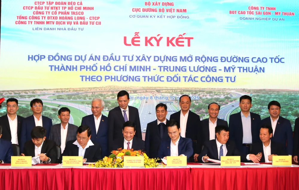 Uroczystość podpisania umowy na projekt inwestycyjny rozbudowy drogi ekspresowej Ho Chi Minh City – Trung Luong – My Thuan w ramach partnerstwa publiczno-prywatnego