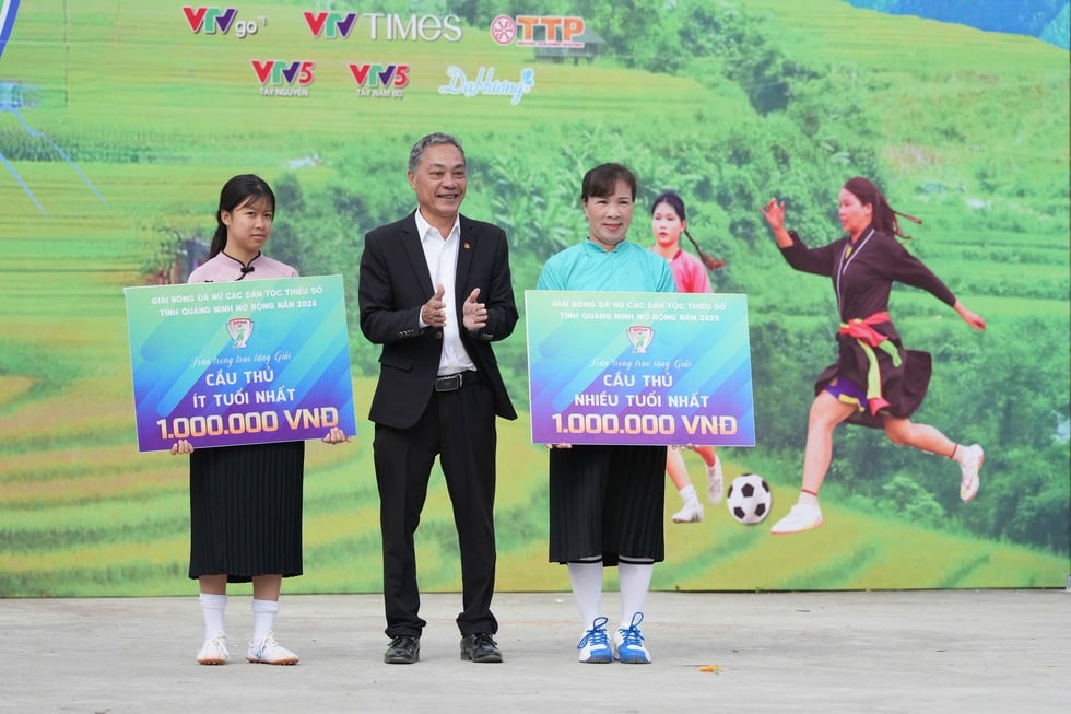 เครื่องหมายพิเศษของการแข่งขันฟุตบอลหญิงชนกลุ่มน้อย VTV5 Cup - ภาพที่ 3 Dấu ấn đặc biệt của giải bóng đá nữ các dân tộc thiểu số cúp VTV5- Ảnh 3.
