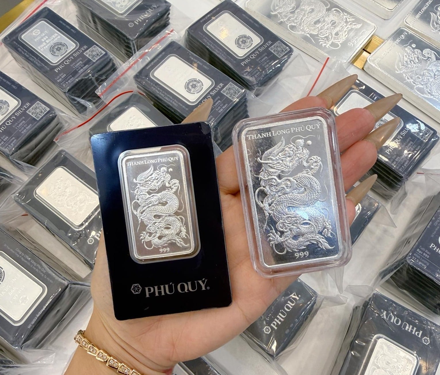 Precio de la plata hoy 8 de diciembre de 2025: Mantener la tendencia alcista