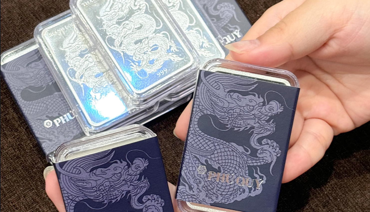 Silverpriset idag 8 december 2025: Stiger till ny topp på grund av investeringsefterfrågan och begränsat utbud