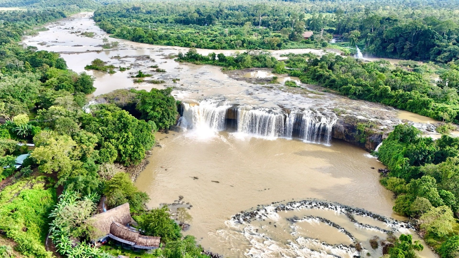 Beroemd toeristisch gebied is de Dray Nur-waterval in de Srepok-rivier. img-0792-495.jpg