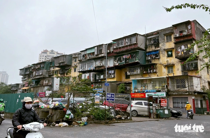 Đề xuất Hà Nội có thể cưỡng chế phá dỡ, cải tạo chung cư cũ nếu đồng thuận trên 75% - Ảnh 1.