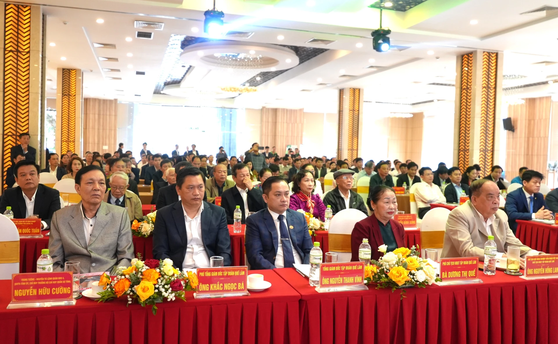 المندوبون المشاركون في المؤتمر - الصورة: ترونغ دوك