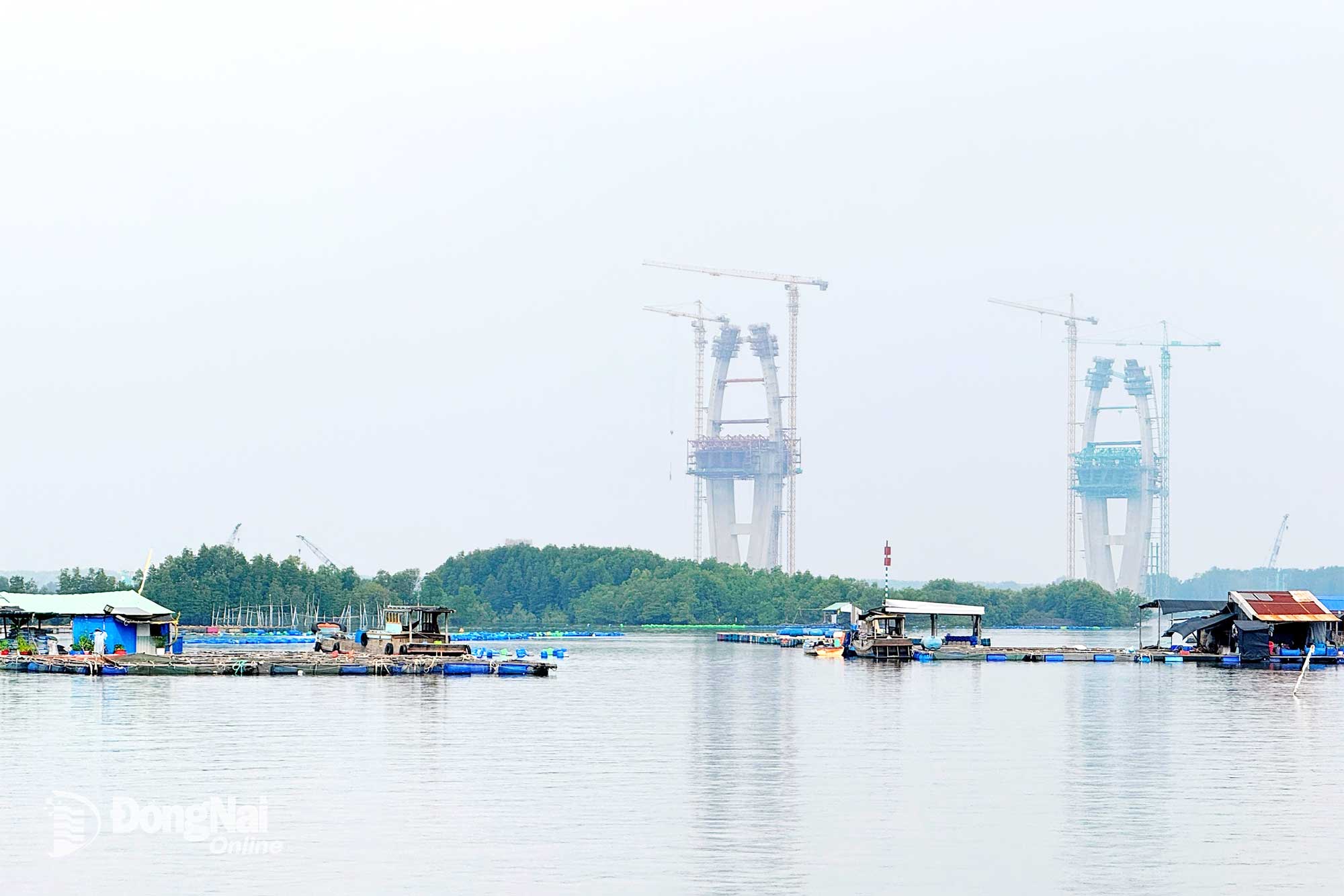 מפלס המים במערכת נהר דונג נאי יורד בהדרגה. צילום: דאנג טונג