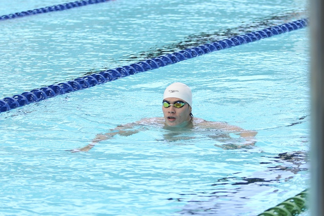 شناگران هوی هوانگ و هونگ نگوین از ساختار «عجیب» استخر در بازیهای SEA رونمایی کردند و مصمم به کسب مدال طلا هستند - عکس ۱ Kình ngư Huy Hoàng và Hưng Nguyên tiết lộ hồ bơi cấu trúc ‘lạ’ tại SEA Games, quyết giành HCV- Ảnh 1.