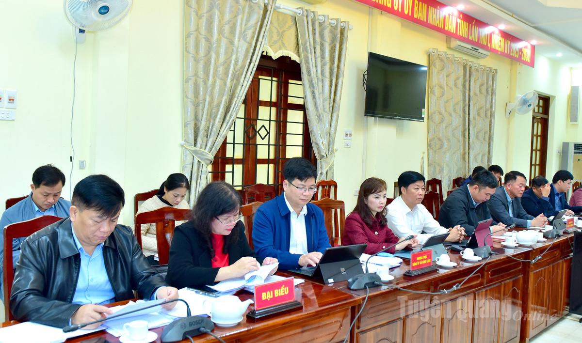 Representantes dos departamentos relevantes e líderes importantes das comunas participaram da Conferência.