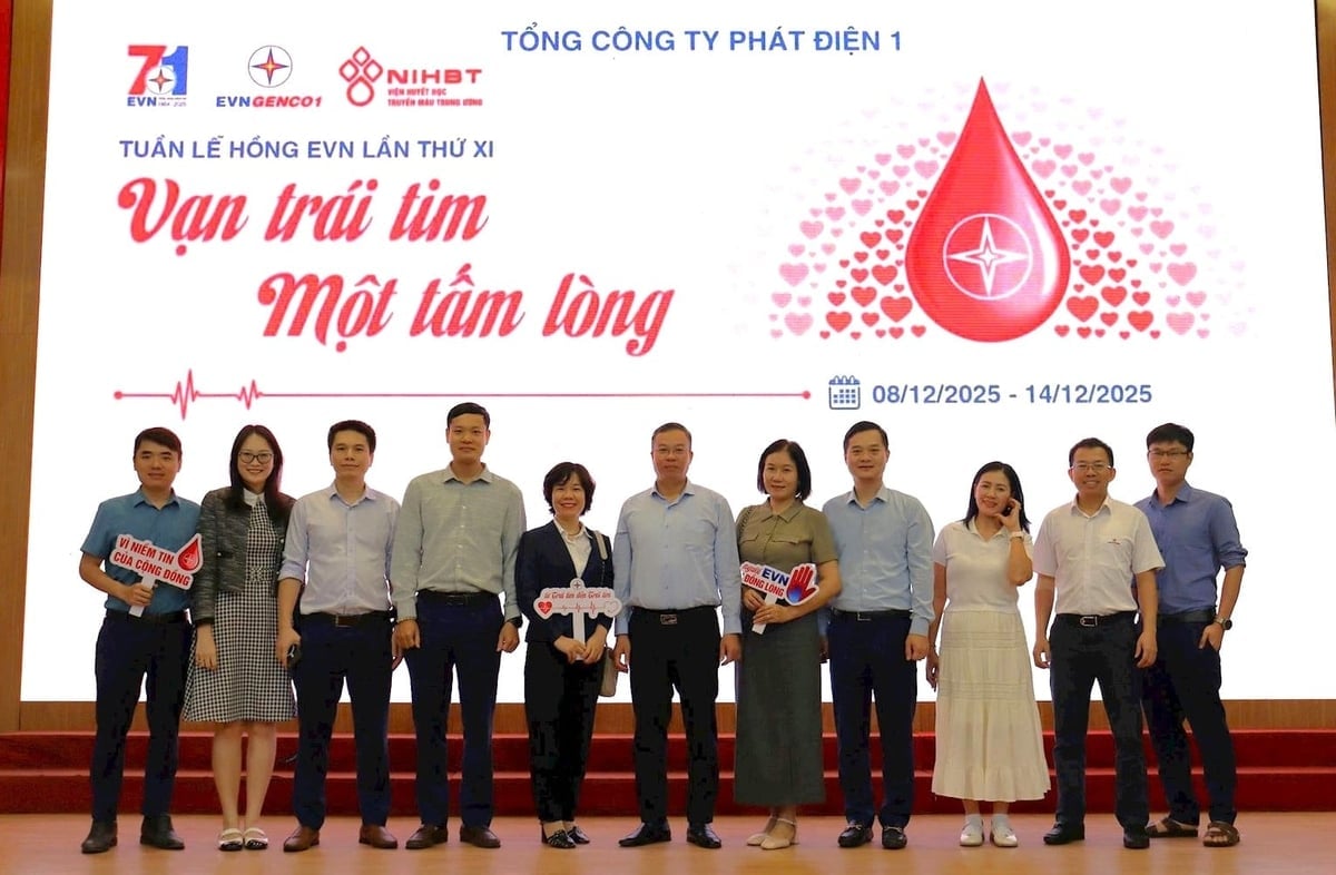 Cán bộ công nhân viên EVNGENCO1 tham gia làm thủ tục hiến máu, hưởng ứng Tuần lễ hồng EVN lần thứ XI năm 2025. Ảnh: EVNGENCO1.
