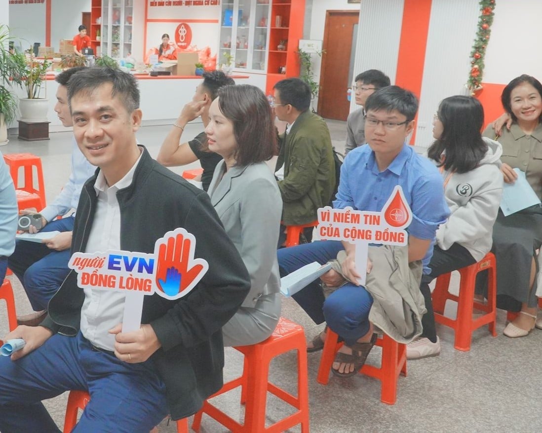 Hành động nhân văn của người lao động EVNGENCO1 đóng góp vào nguồn máu dự trữ cho cộng đồng. Ảnh: EVNGENCO1.
