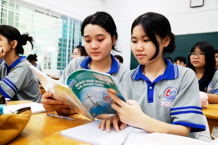 sách giáo khoa - Ảnh 1.