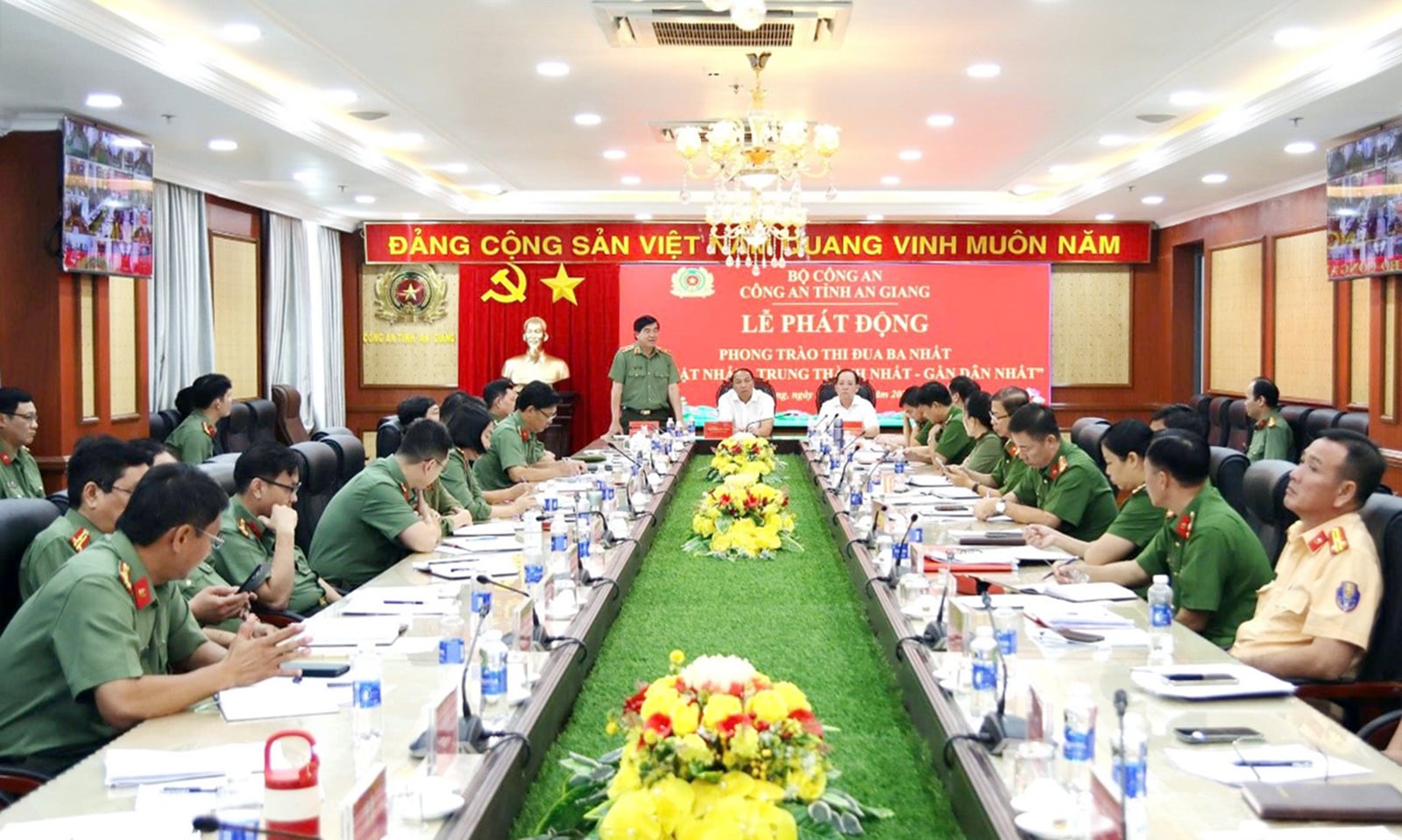 بناء قوة شرطة مقاطعة آن جيانج