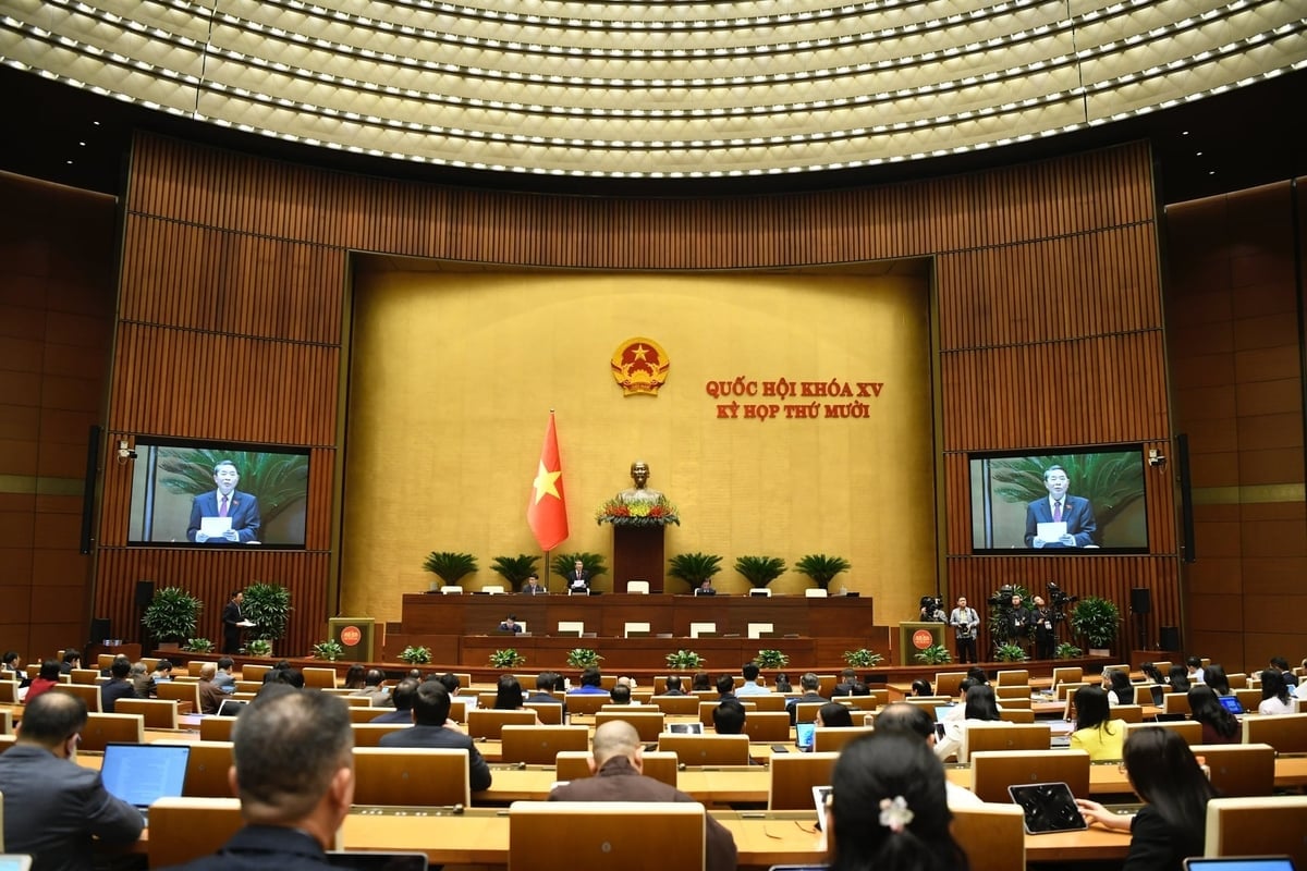 Phó Chủ tịch Quốc hội điều hành phiên họp thảo luận dự thảo Nghị quyết về những cơ chế, chính sách đặc thù để triển khai các dự án lớn trên địa bàn Thủ đô. Ảnh: Quochoi.vn.