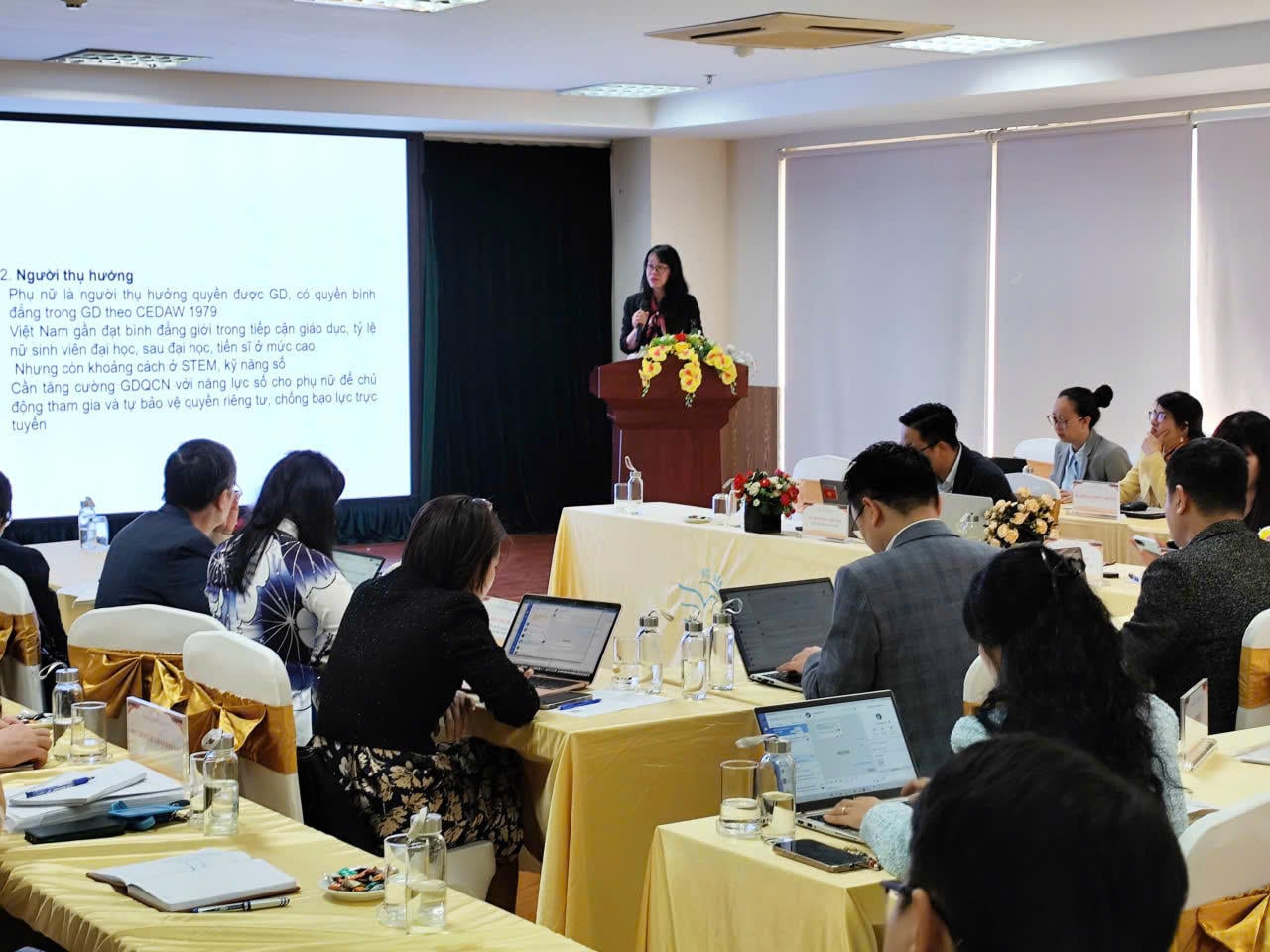 Atelierul a atras atenția delegaților Uniunii Femeilor din Vietnam și ai ministerelor, filialelor, oamenilor de știință, experților, reprezentanților organizațiilor sociale, întreprinderilor de tehnologie și a aproximativ 120 de delegați locali. (Fotografie de PV)