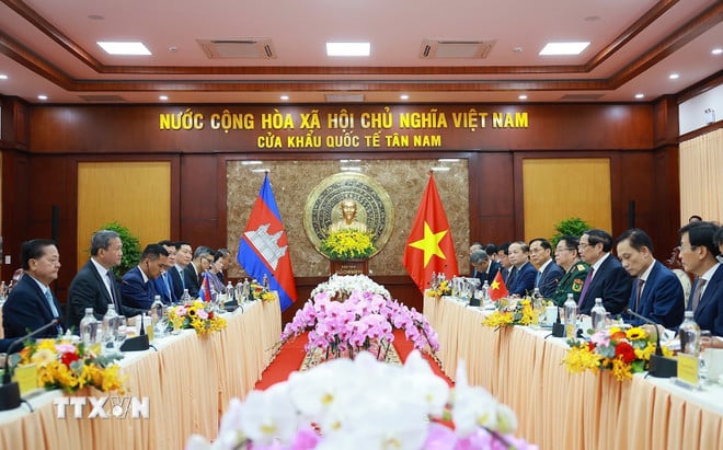 ttxvn-thu-tuong-pham-minh-chinh-va-thu-tuong-hun-manet-hoi-dam-4.jpg