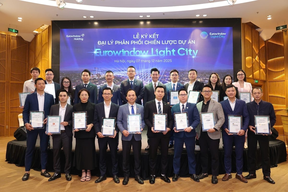 Yatırımcı, Eurowindow Light City projesinin geliştiricisi ve 18 stratejik aktörün temsilcileri, başarıyı hedefleyen sürdürülebilir bir işbirliği ilişkisine imza attı.