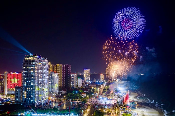 Các điểm bắn pháo hoa đêm giao thừa Tết Dương lịch 2026 tại TP HCM - Ảnh 1.