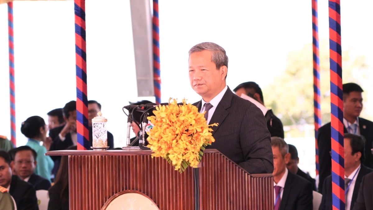 رئيس الوزراء الكمبودي، سامديتش ثيبادي هون مانيت، يلقي كلمة في حفل افتتاح بوابة الحدود الدولية تان نام (مقاطعة تاي نينه) - ميون تشي (مقاطعة بري فينغ). تصوير: ت.ت. Thủ tướng Vương quốc Campuchia Samdech Thipadei Hun Manet phát biểu tại Lễ khai trương Cặp cửa khẩu quốc tế Tân Nam (tỉnh Tây Ninh) - Meun Chey (tỉnh Prey Veng). Ảnh: T.T.